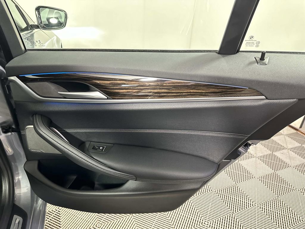 Used 2023 BMW 530e xDrive w/ Premium Package image 35