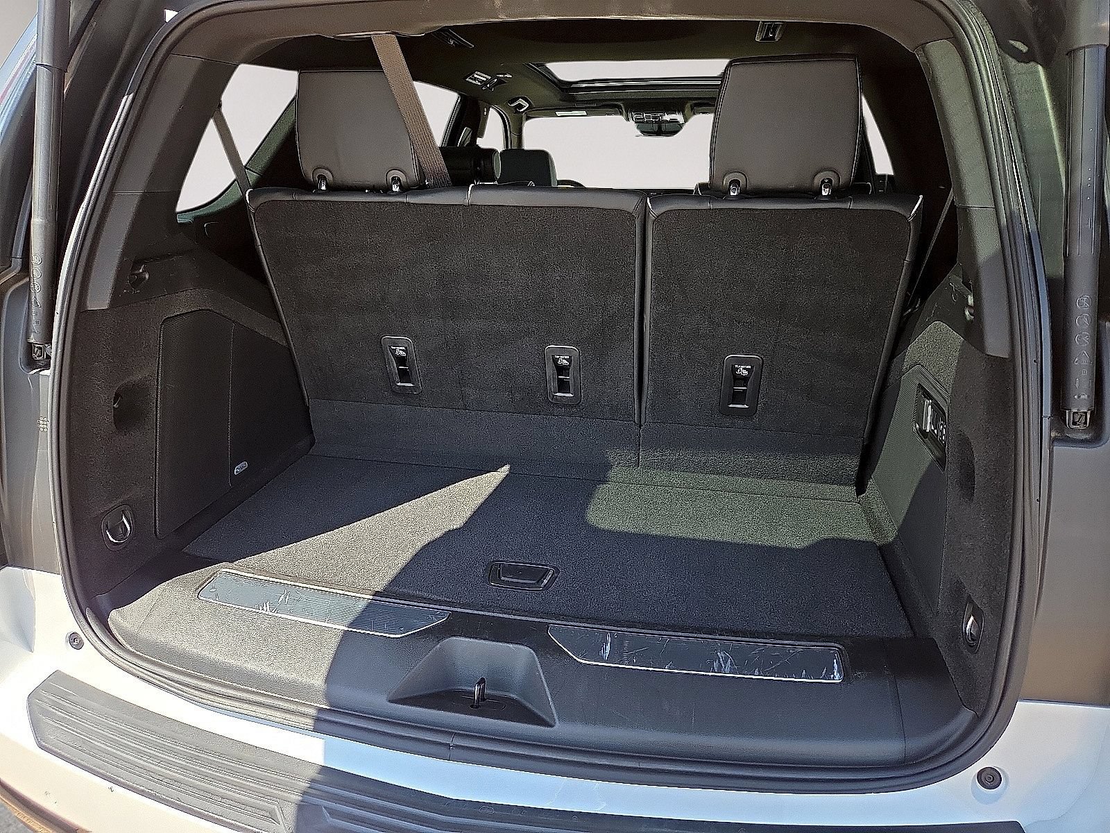 Used 2025 Cadillac Escalade Sport AWD/4WD image 17