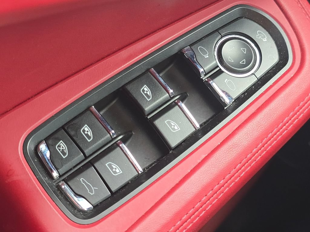 Used 2023 Porsche Macan Turbo AWD/4WD image 21