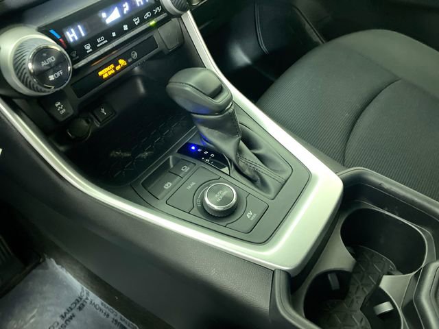 Used 2021 Toyota RAV4 LE image 17