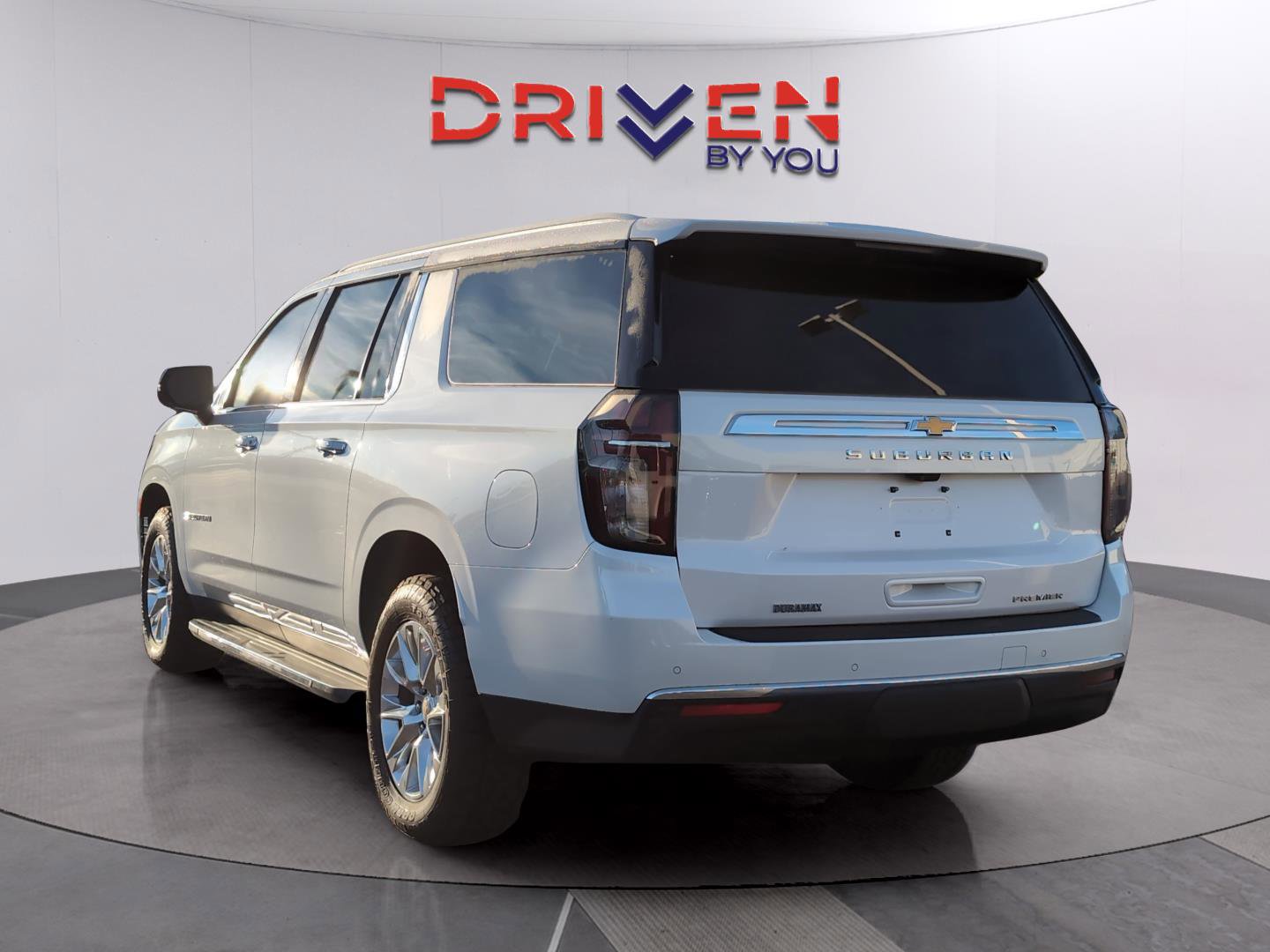 Used 2023 Chevrolet Suburban Premier w/ Premium Package image 3