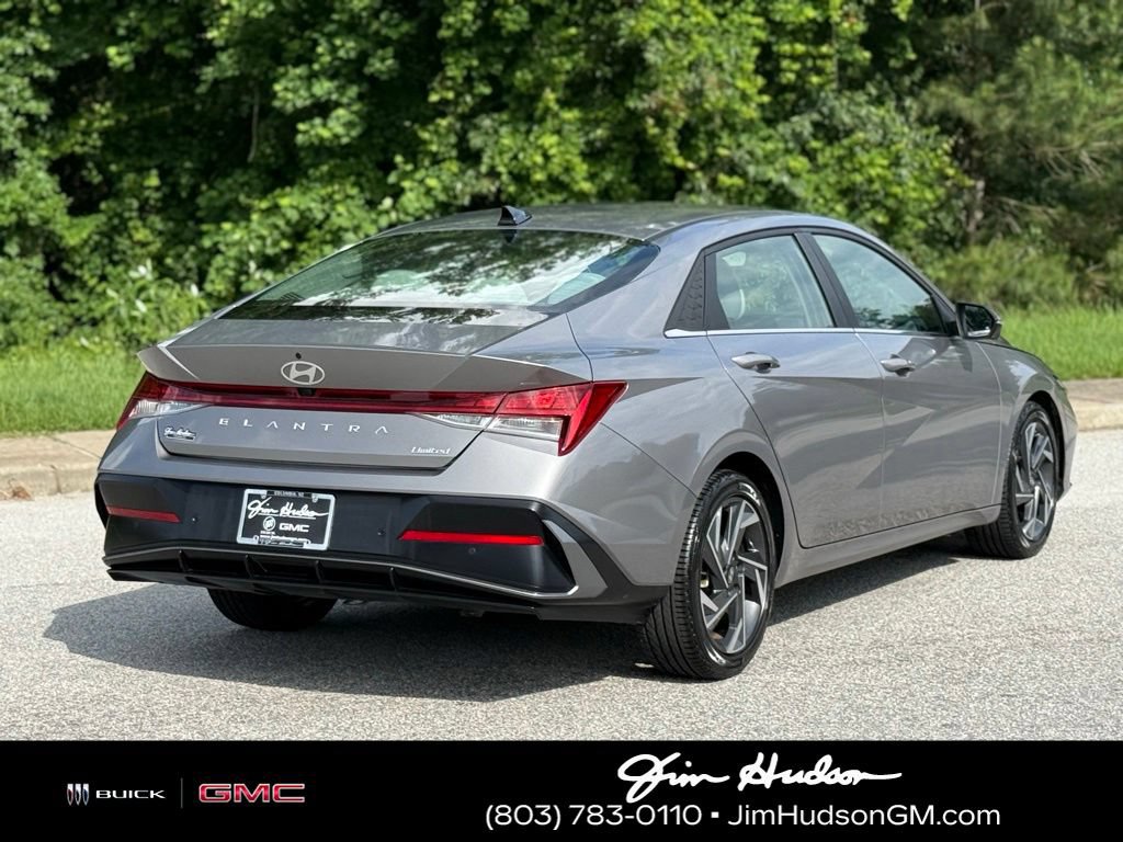 Used 2024 Hyundai Elantra Limited FWD image 14
