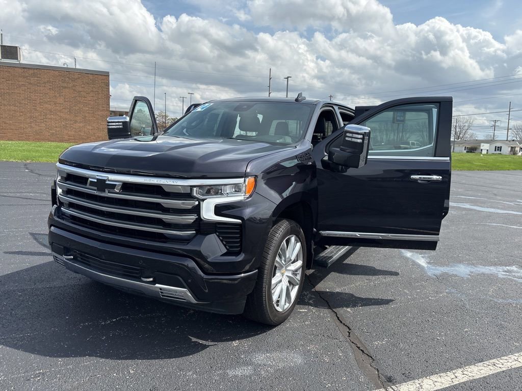 Used 2024 Chevrolet Silverado 1500 High Country w/ High Country Premium Package AWD/4WD image 13