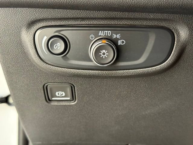 Used 2024 GMC Terrain SLE image 21