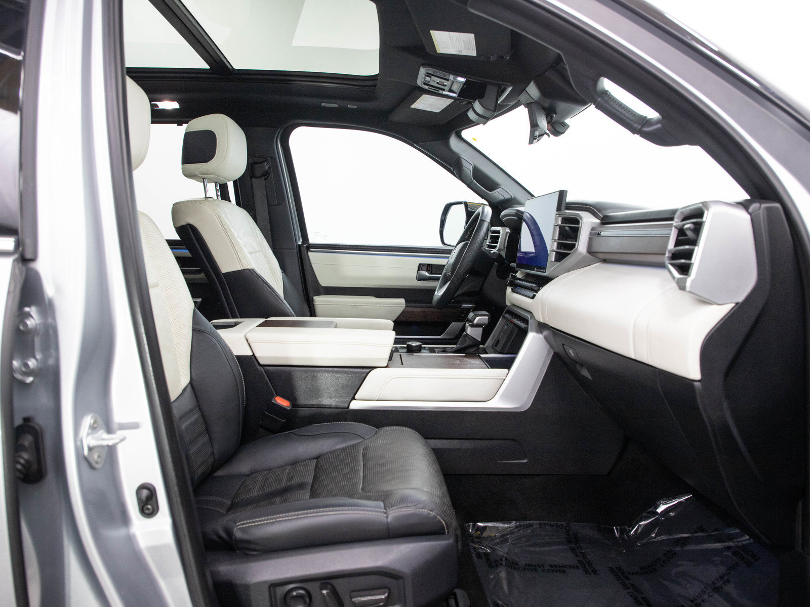 Used 2023 Toyota Sequoia Capstone AWD/4WD image 11
