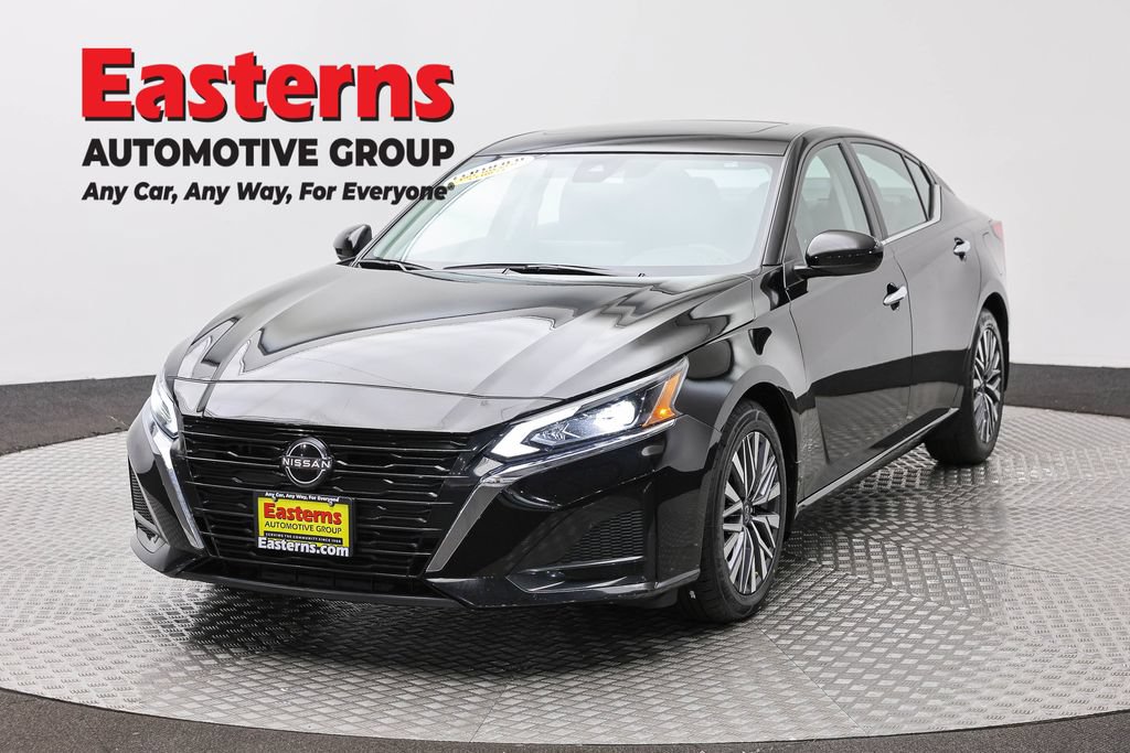 Used 2023 Nissan Altima 2.5 SV w/ SV Premium Package FWD image 1