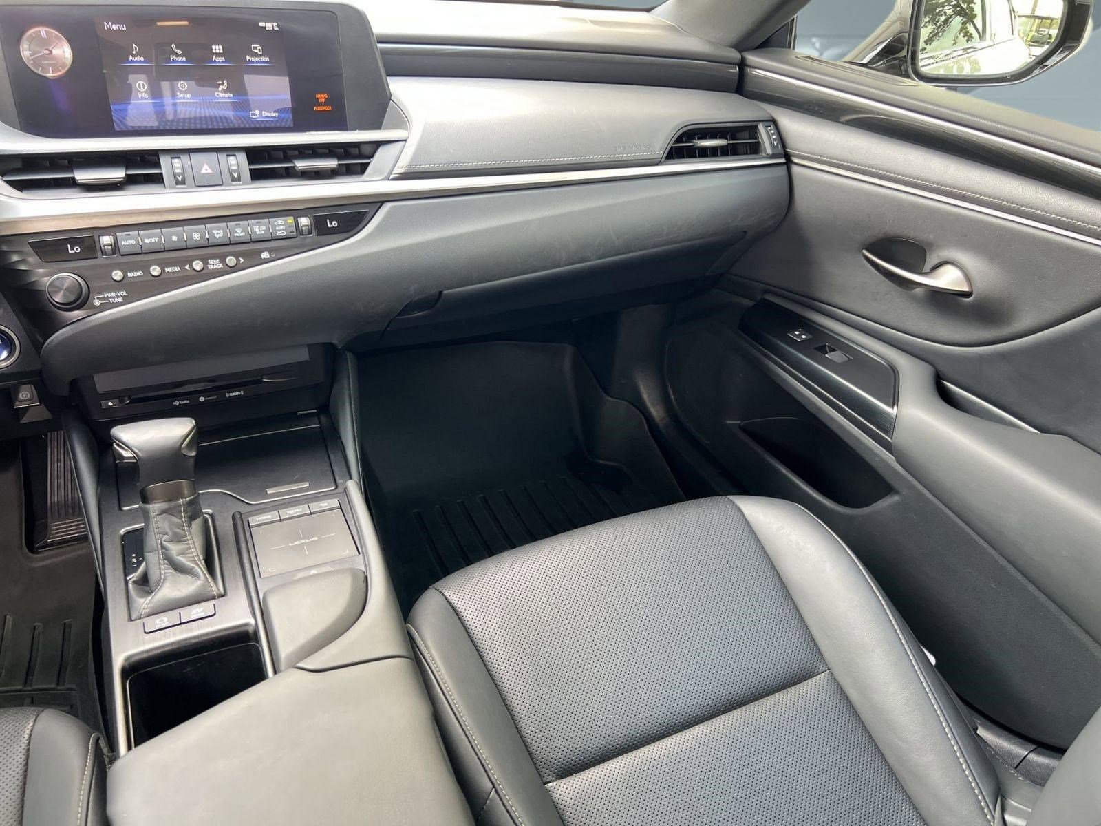 Used 2020 Lexus ES 300h w/ Accessory Package image 29
