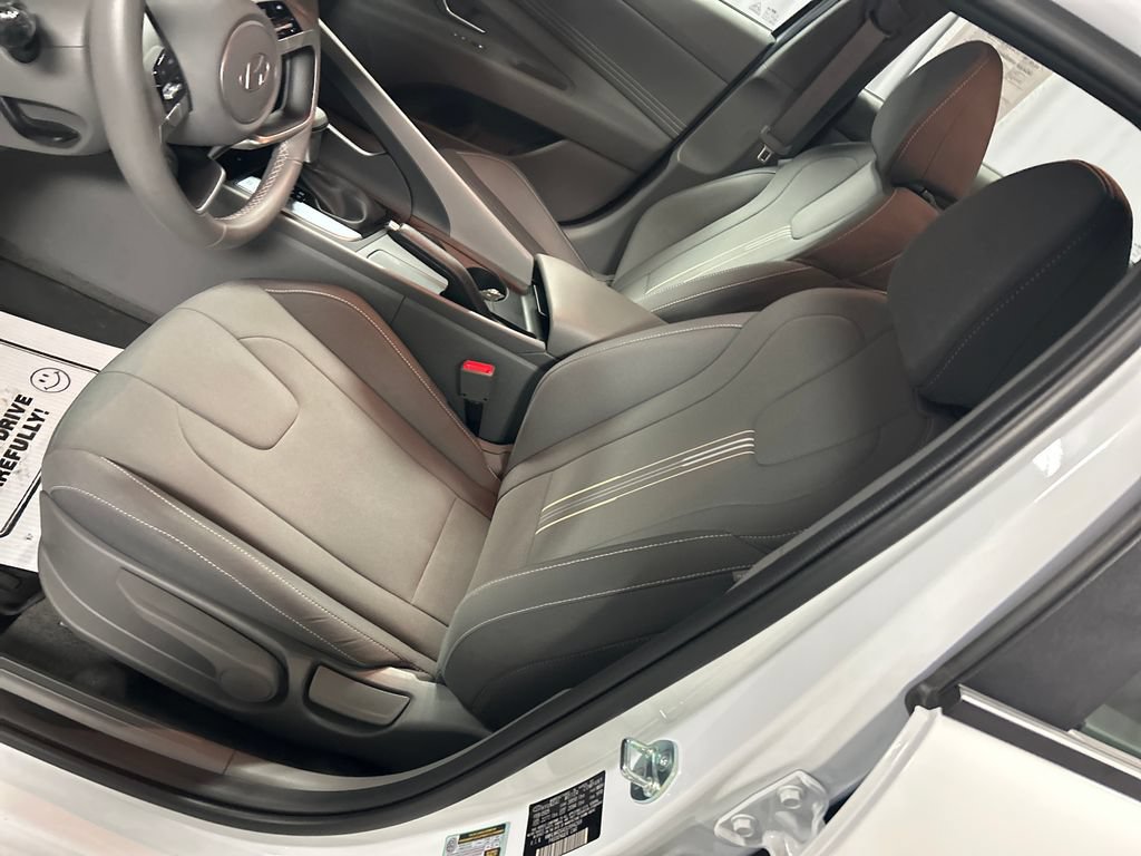 Used 2025 Hyundai Elantra Sport FWD image 10