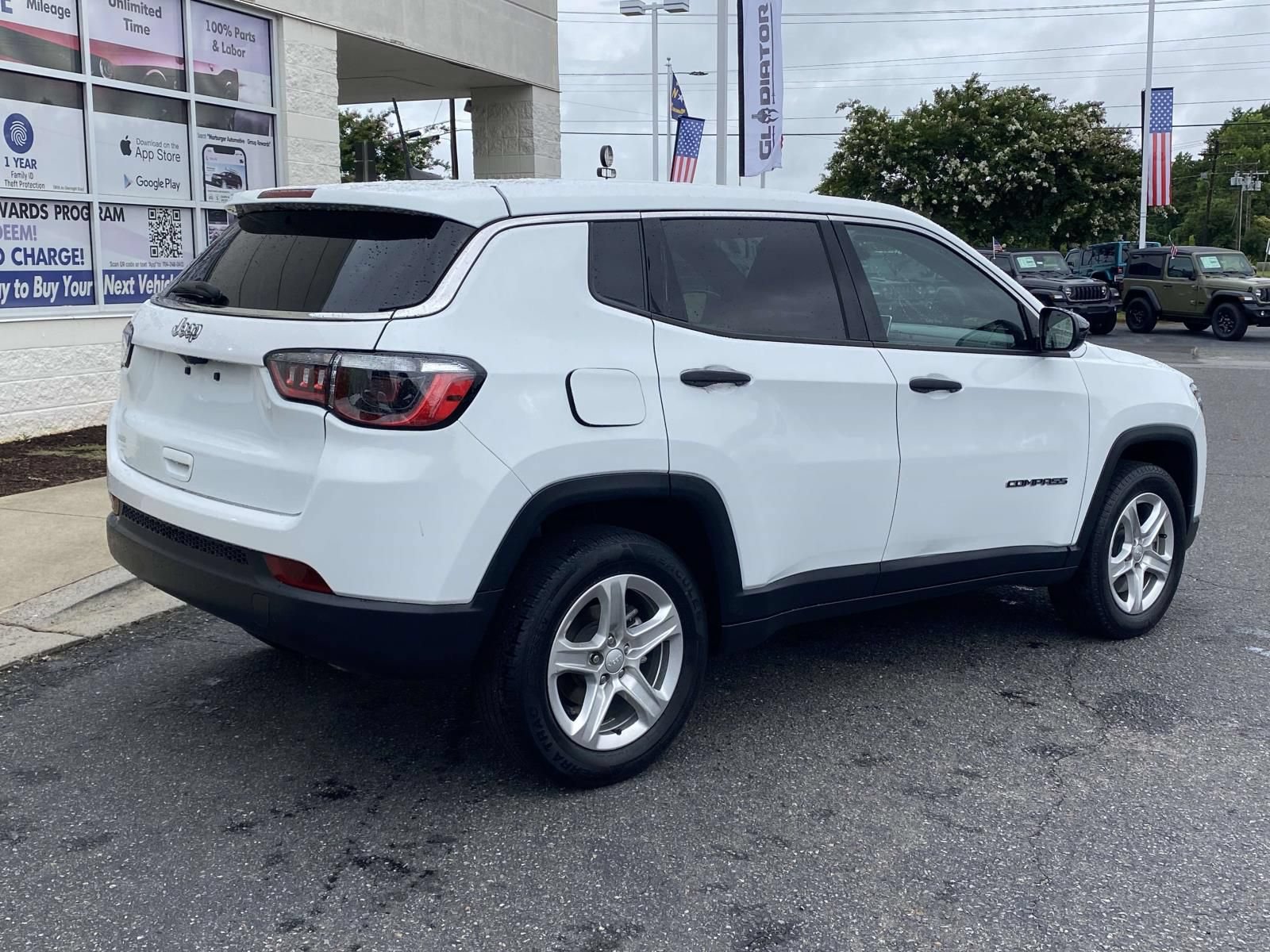 Used 2023 Jeep Compass Sport AWD/4WD image 7