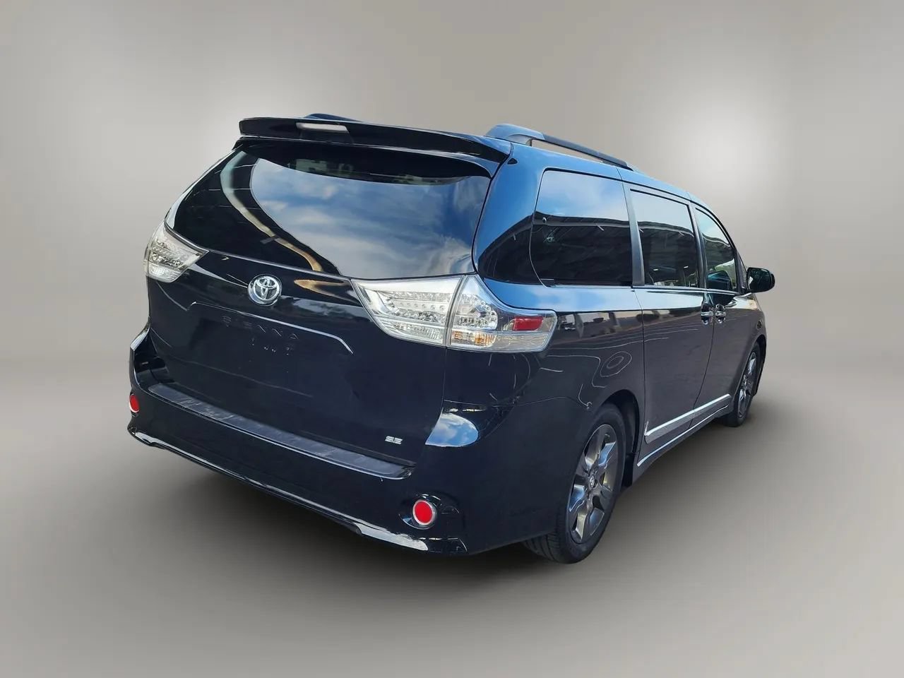 Used 2016 Toyota Sienna SE Premium FWD image 7