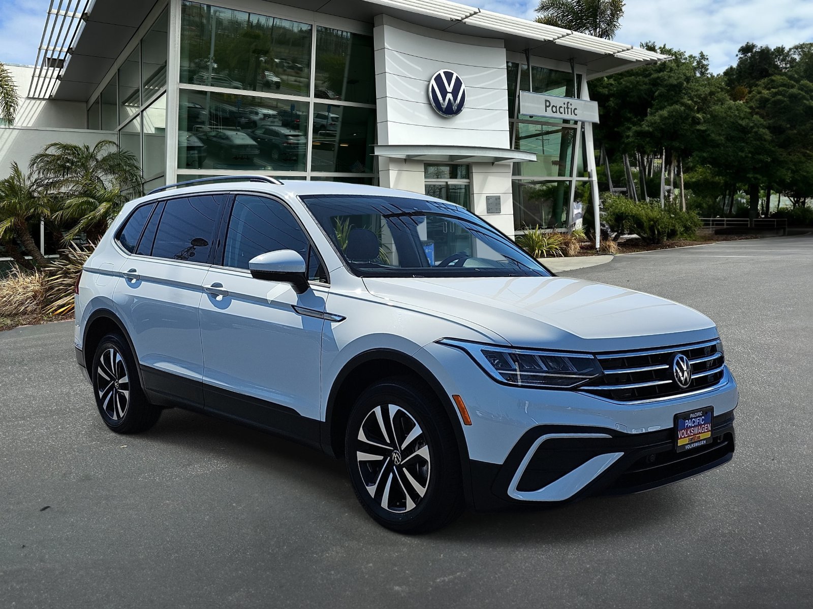 Used 2023 Volkswagen Tiguan S FWD image 3