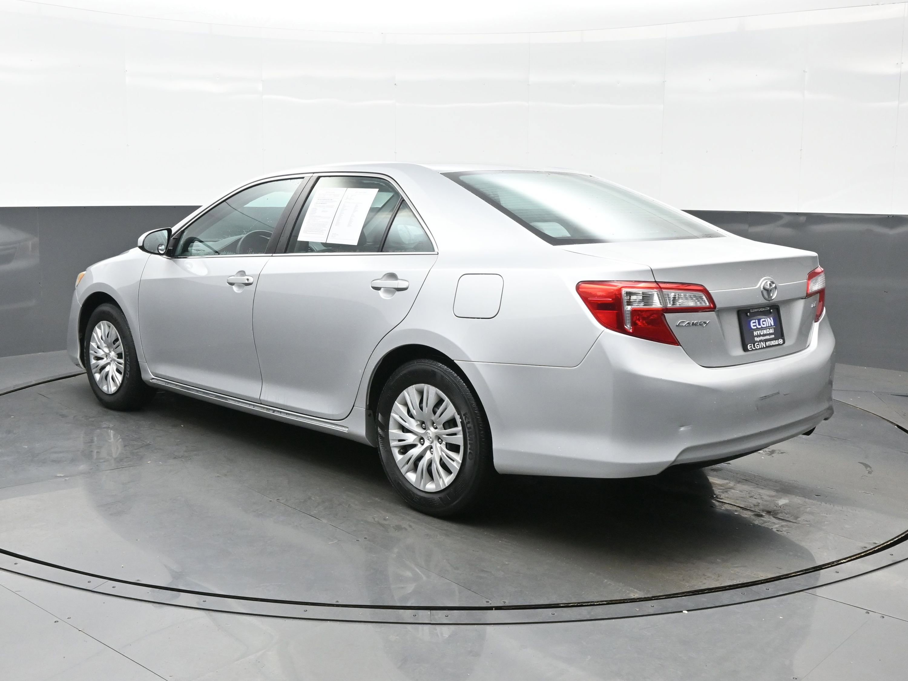 Used 2013 Toyota Camry L image 4