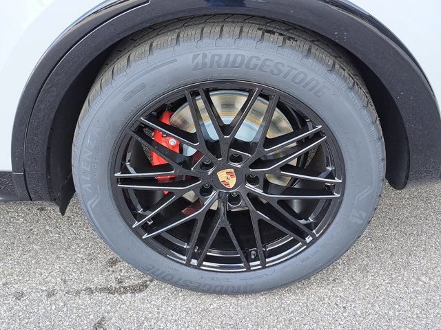 New 2026 Porsche Cayenne GTS image 13