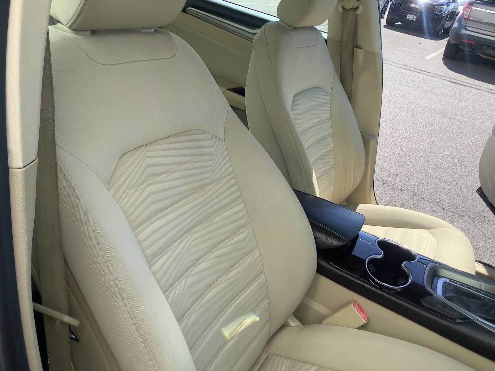 Used 2016 Ford Fusion SE FWD image 14