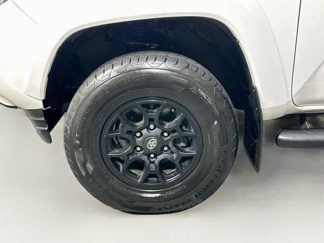 Used 2020 Toyota Tacoma SR5 AWD/4WD image 32