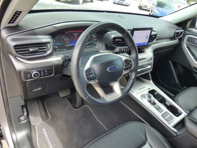 Used 2024 Ford Explorer XLT w/ Equipment Group 202A RWD image 23