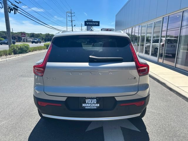 Certified 2025 Volvo XC40 B5 Core AWD/4WD image 4