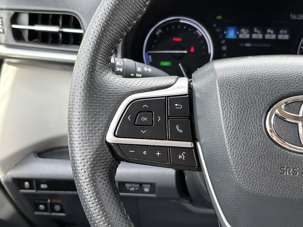 Certified 2023 Toyota Sienna Limited FWD image 36