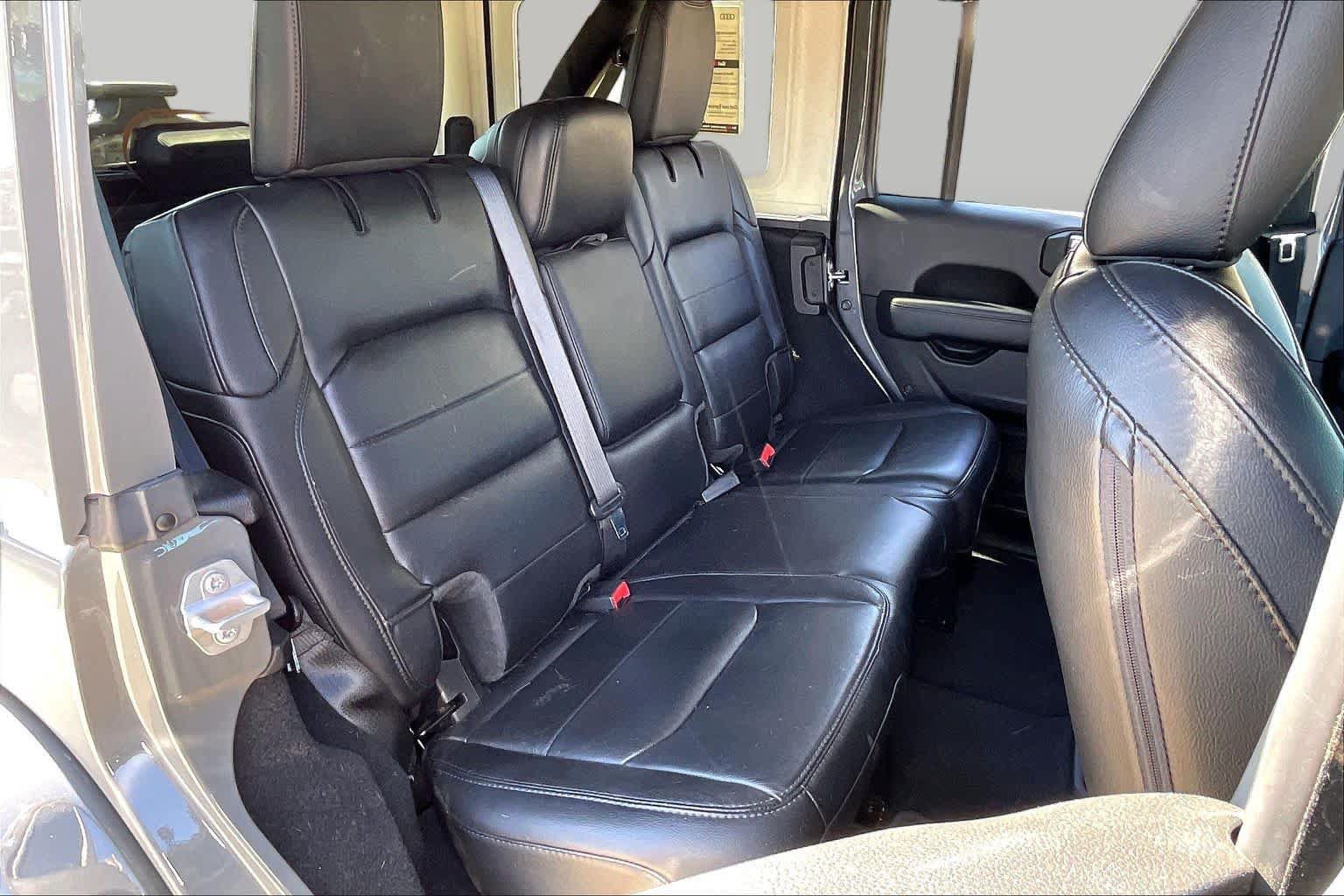 Used 2020 Jeep Wrangler Unlimited Sahara AWD/4WD image 19