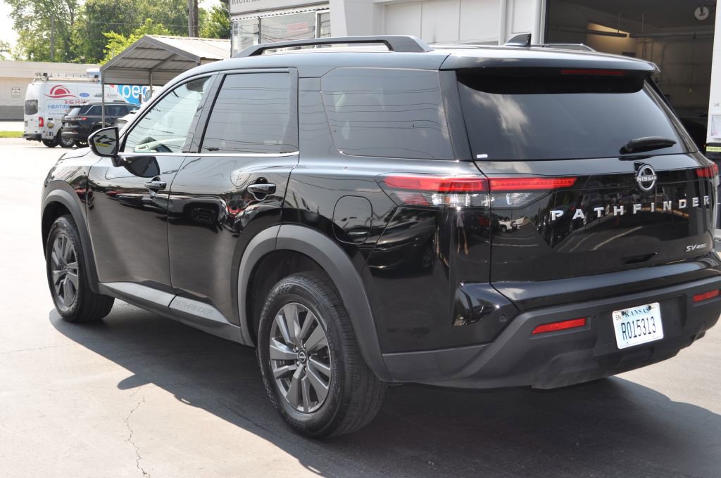 Used 2024 Nissan Pathfinder SV image 3