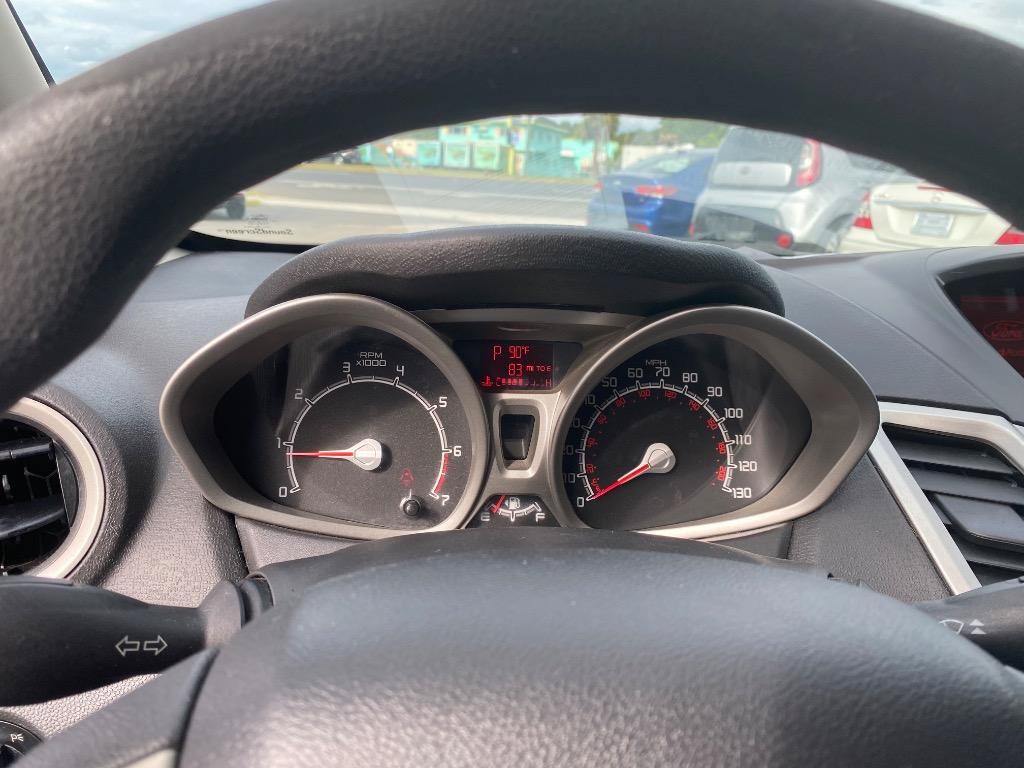 Used 2013 Ford Fiesta SE FWD image 29