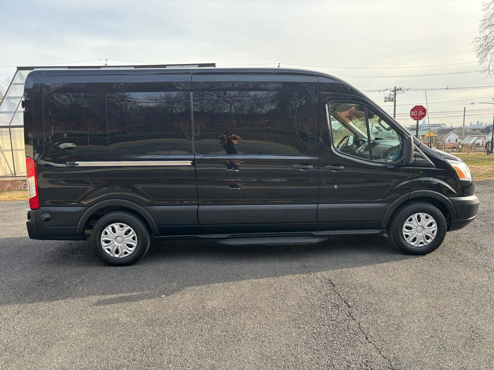 Used 2019 Ford Transit 350 XLT image 9