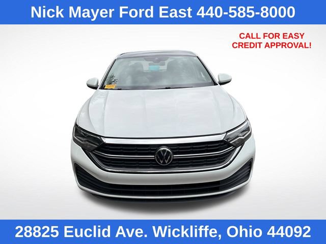 Used 2023 Volkswagen Jetta SE w/ Panoramic Sunroof Package FWD image 2