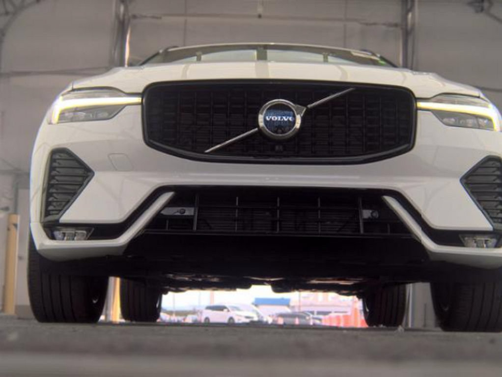 Used 2024 Volvo XC60 B5 Plus AWD/4WD image 4