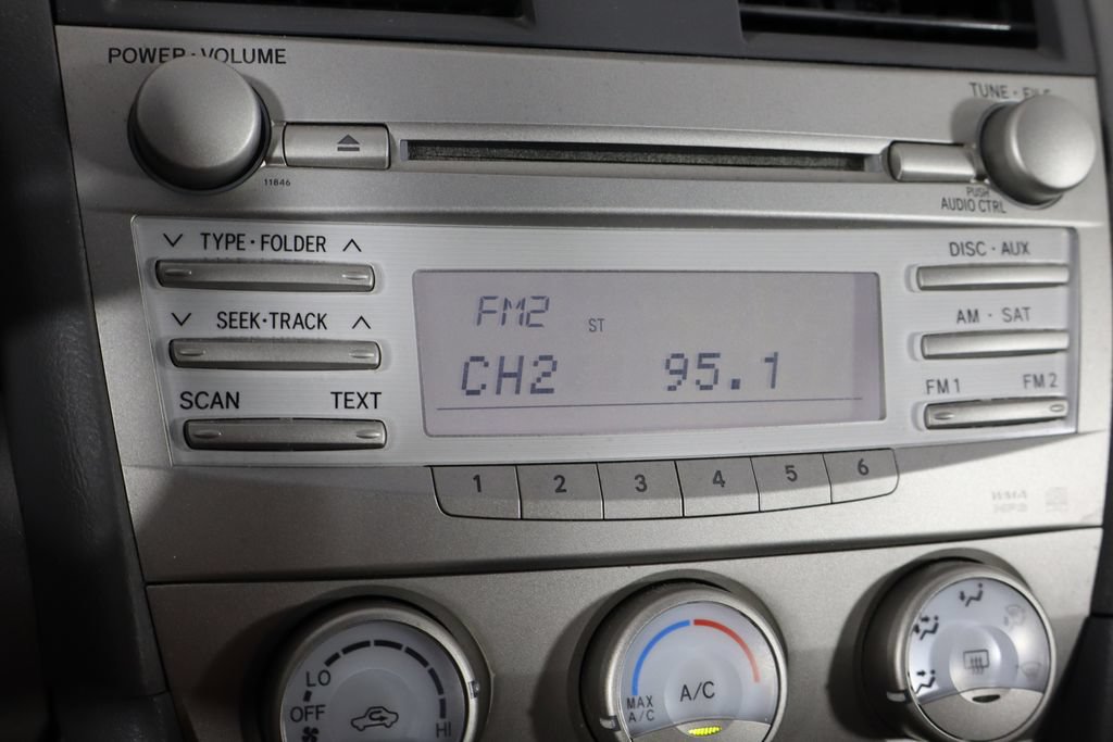 Used 2011 Toyota Camry LE FWD image 25