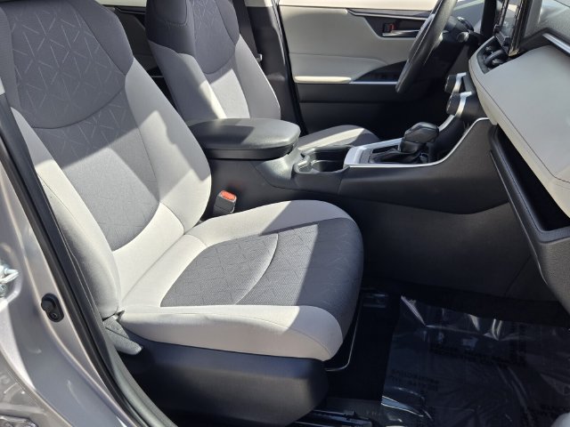 Used 2020 Toyota RAV4 XLE w/ Convenience Package FWD image 16