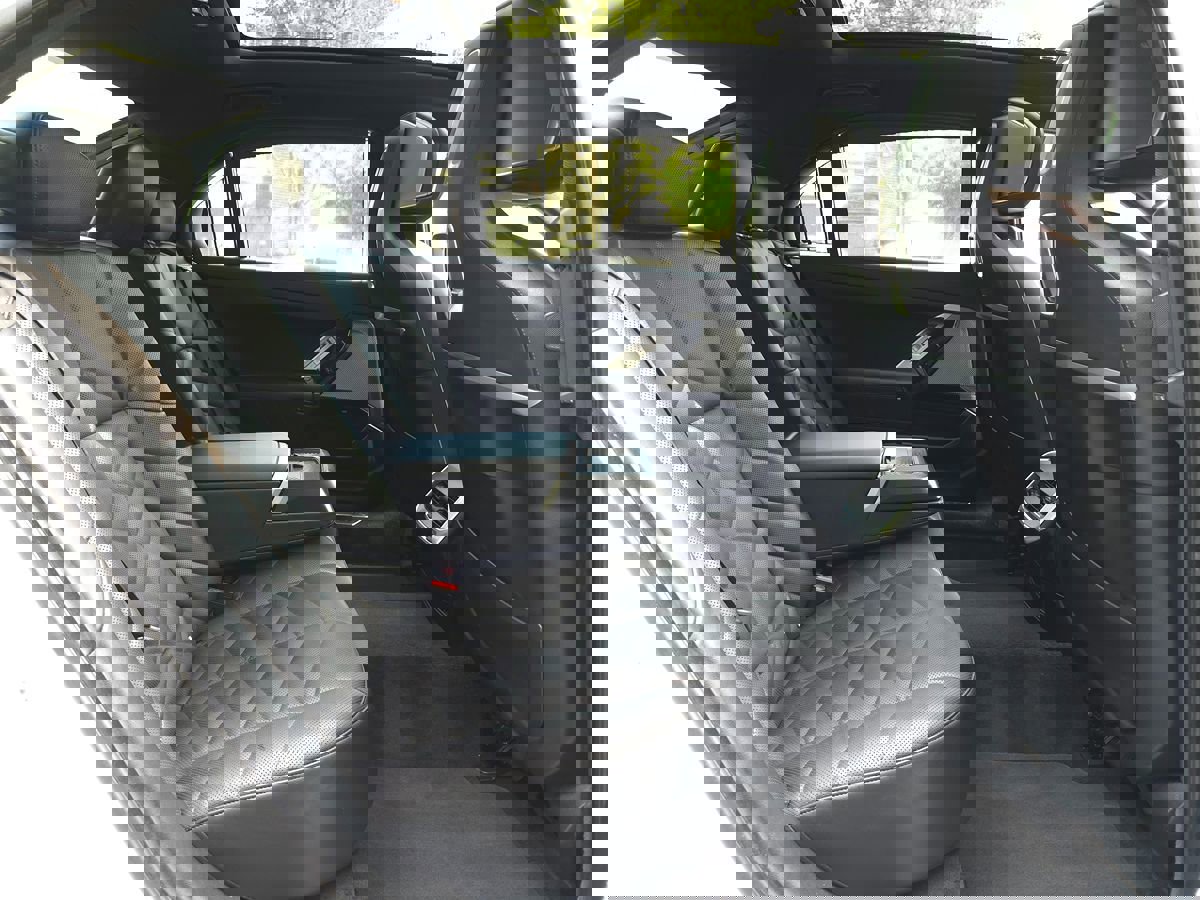 Used 2023 BMW 740i image 18