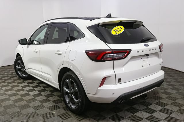 Used 2024 Ford Escape ST-Line w/ Tech Pack #1 AWD/4WD image 8