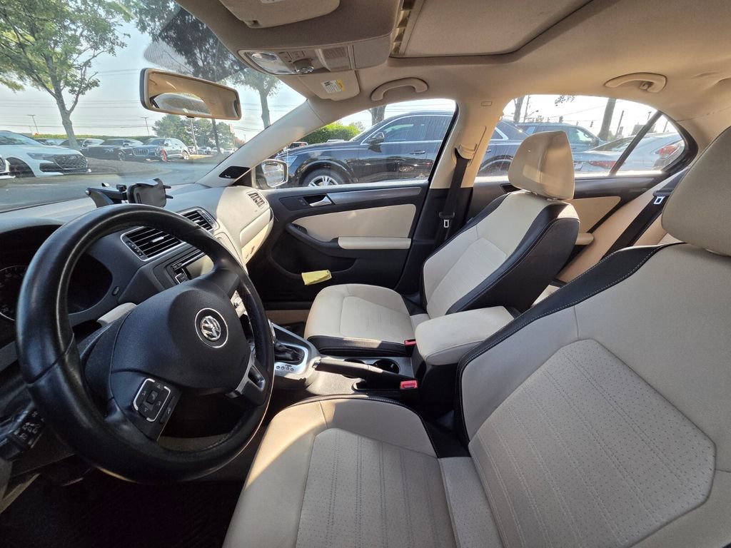 Used 2013 Volkswagen Jetta SEL FWD image 12