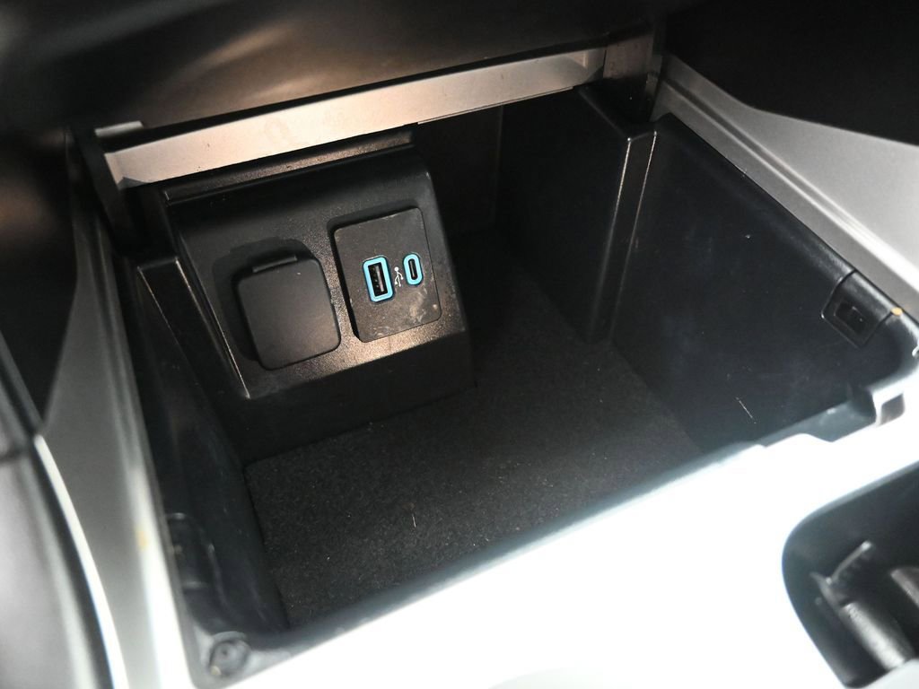 Used 2022 Ford Explorer XLT image 18