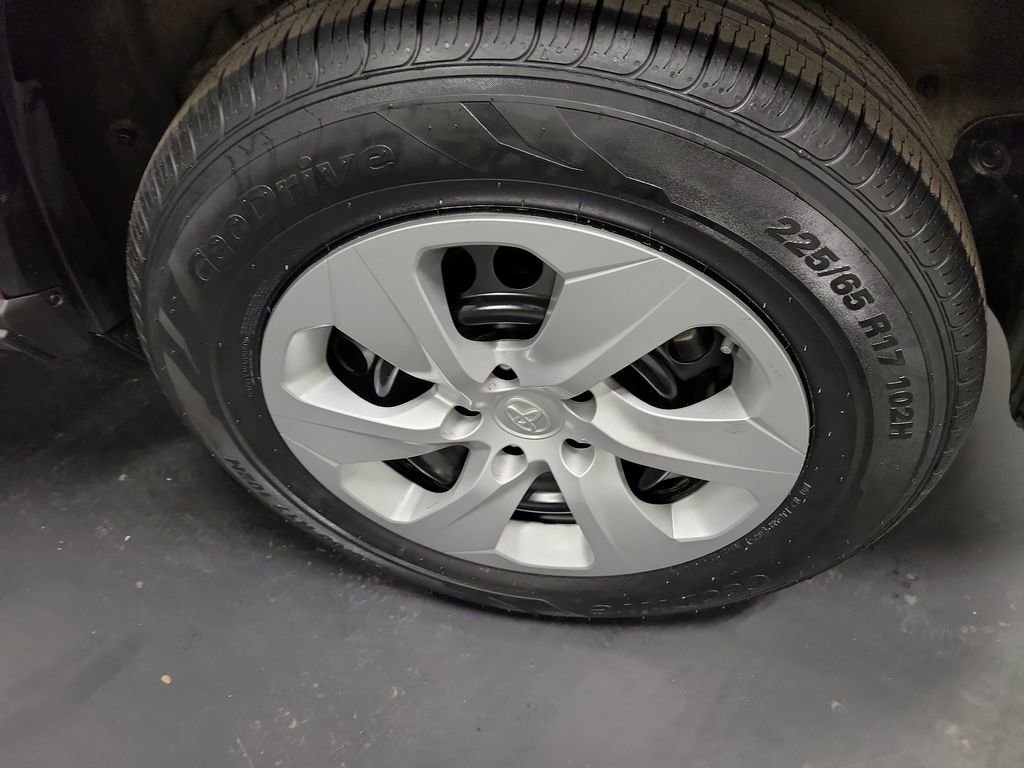 Used 2024 Toyota RAV4 LE image 10