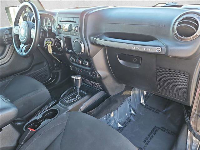 Used 2018 Jeep Wrangler Unlimited Sport w/ Connectivity Group image 19