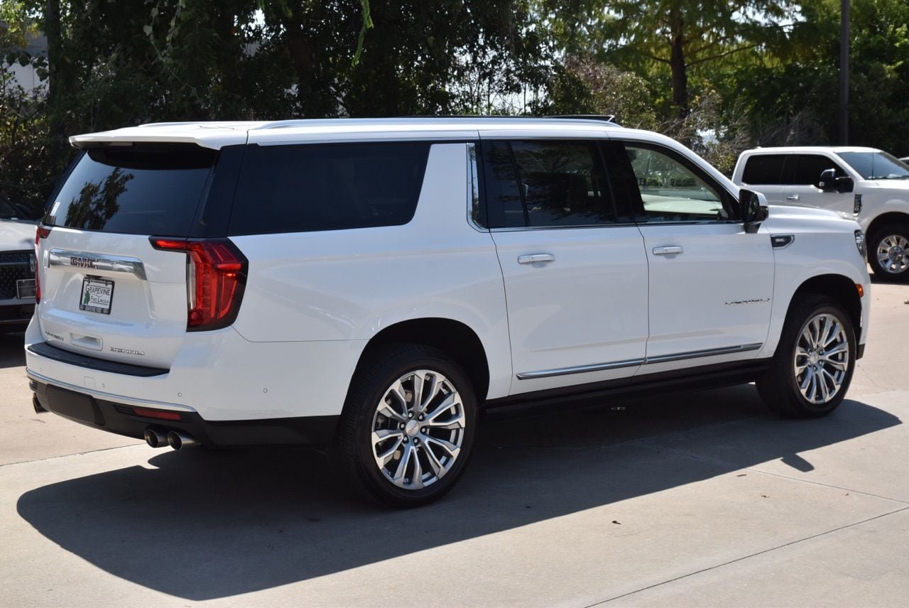 Used 2024 GMC Yukon XL Denali w/ Advanced Technology Package AWD/4WD image 7