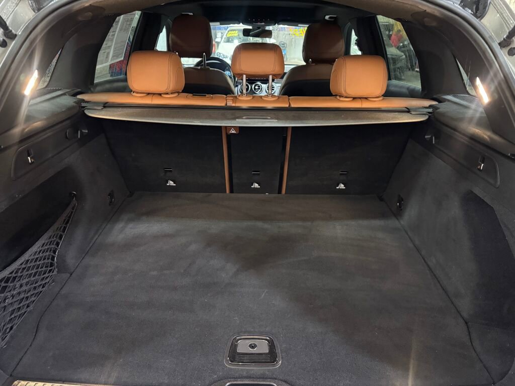 Used 2021 Mercedes-Benz GLC 300 4MATIC image 19