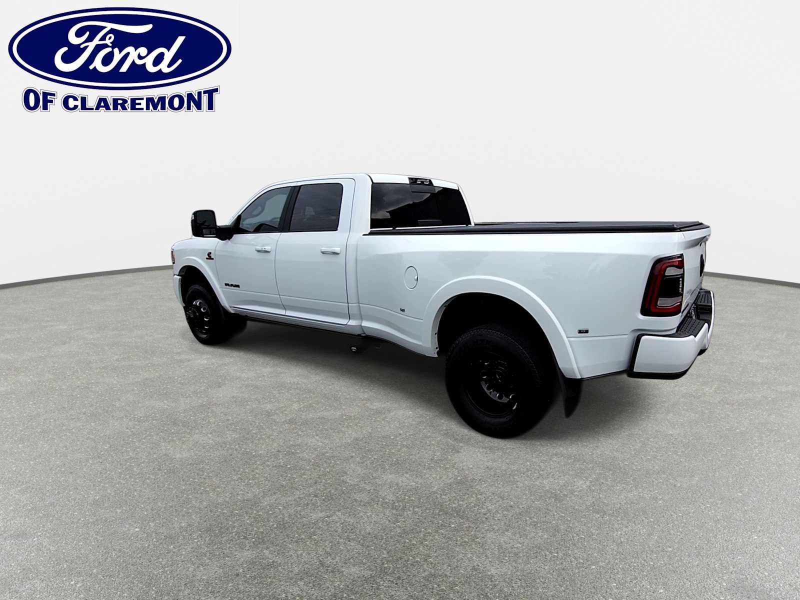 Used 2024 RAM 3500 Limited w/ Night Edition AWD/4WD image 6