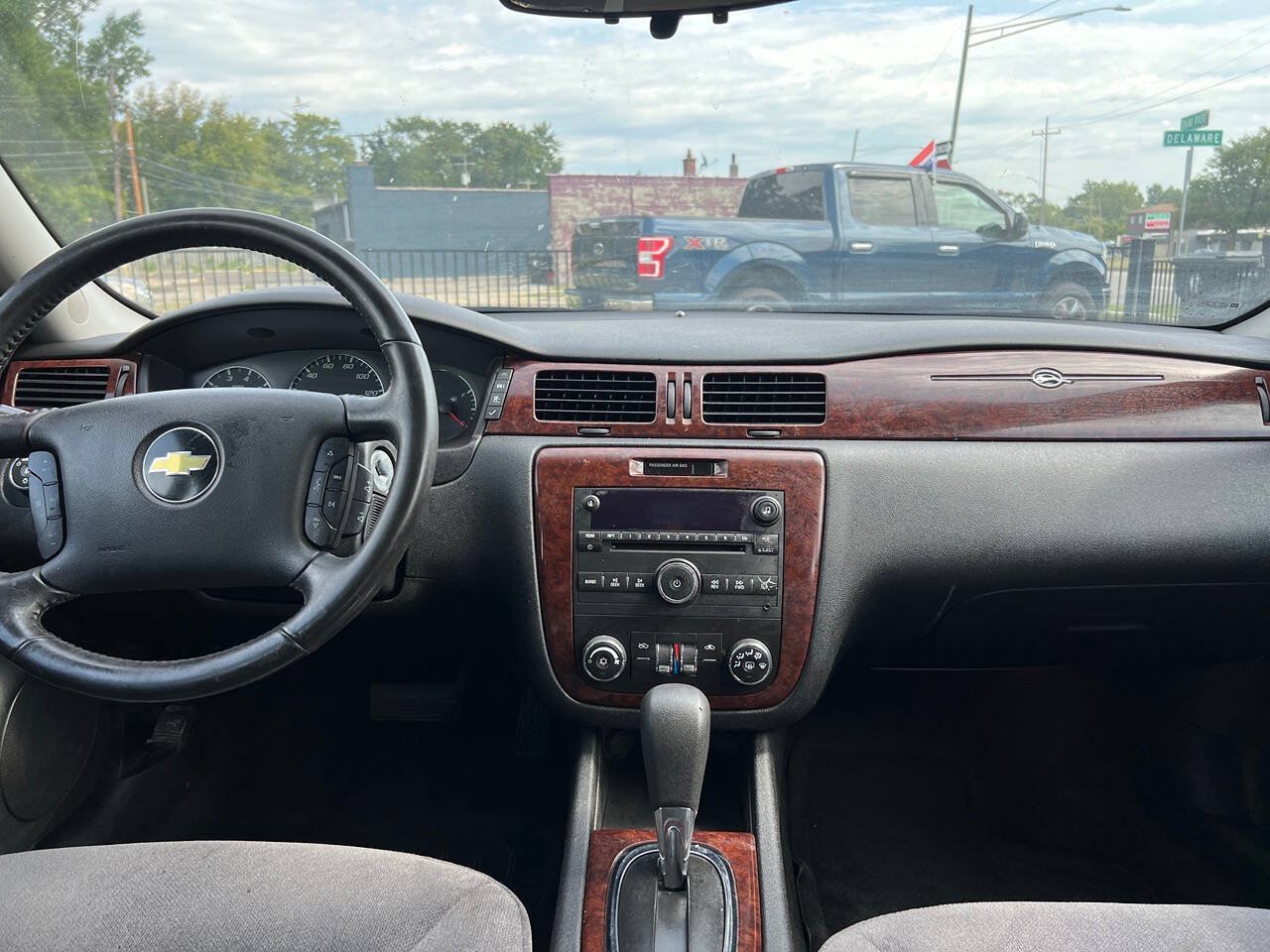 Used 2010 Chevrolet Impala LT FWD image 14