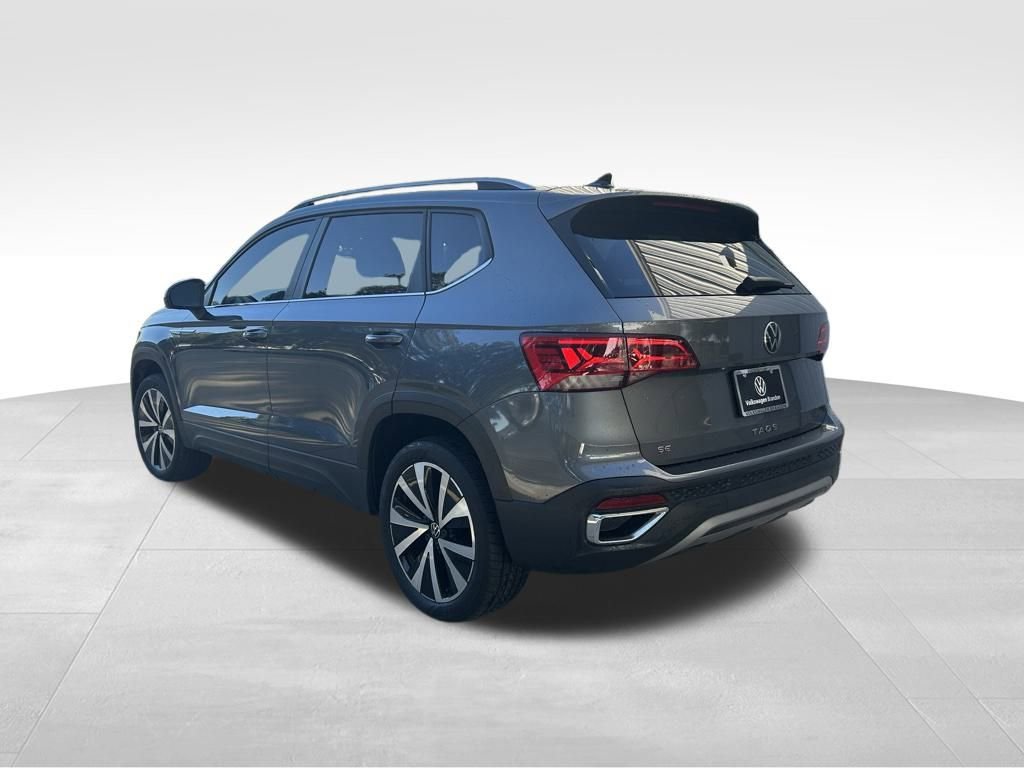 Used 2023 Volkswagen Taos SE image 3