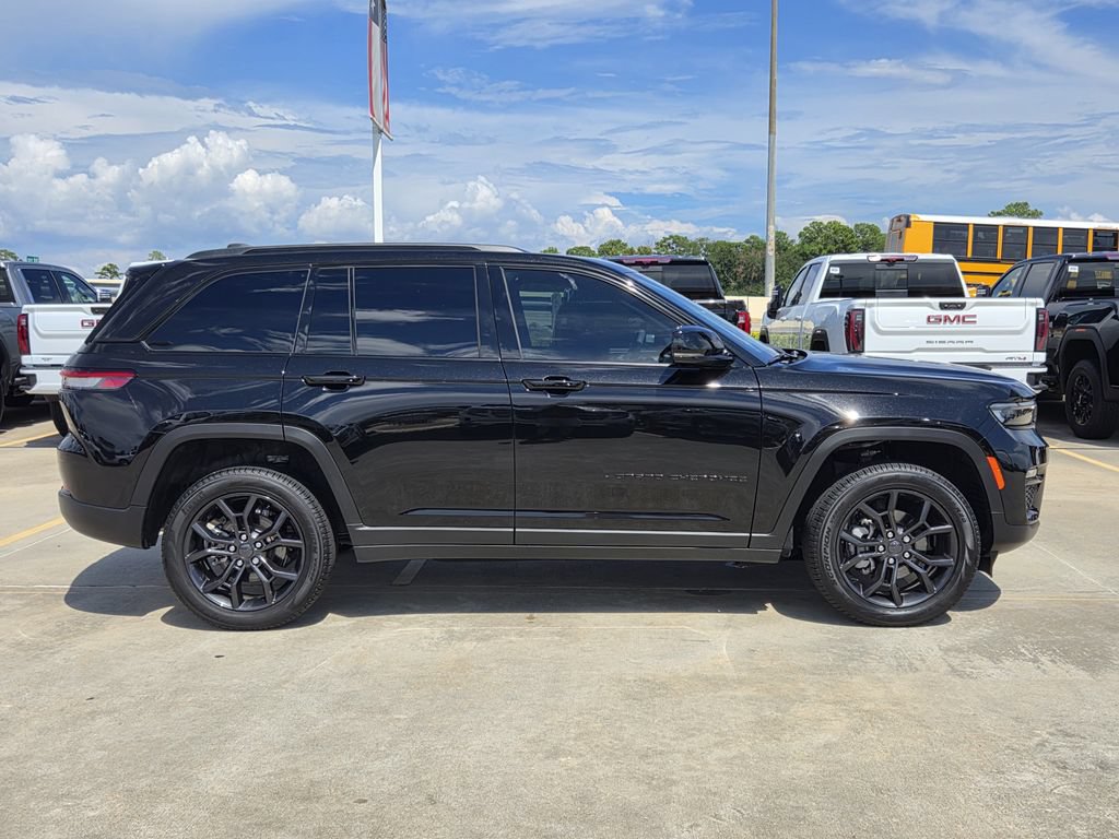 Used 2025 Jeep Grand Cherokee Limited AWD/4WD image 4
