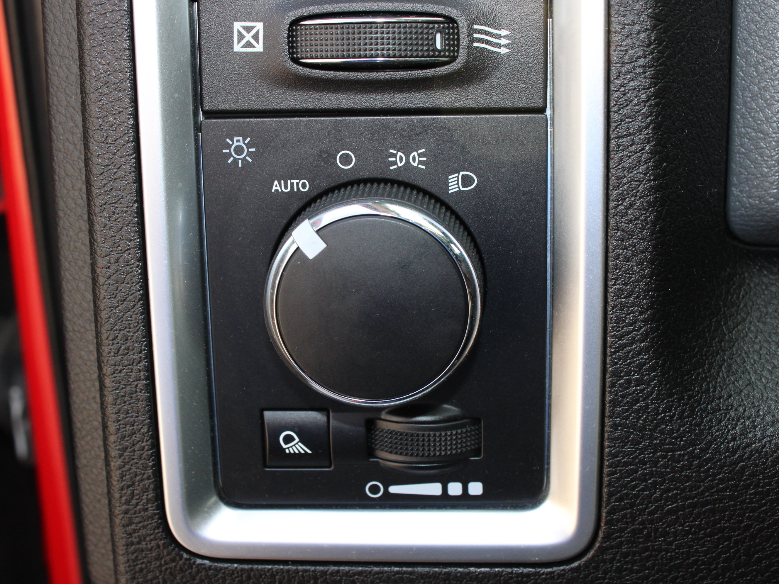 Used 2019 RAM 1500 Classic SLT w/ Luxury Group AWD/4WD image 29