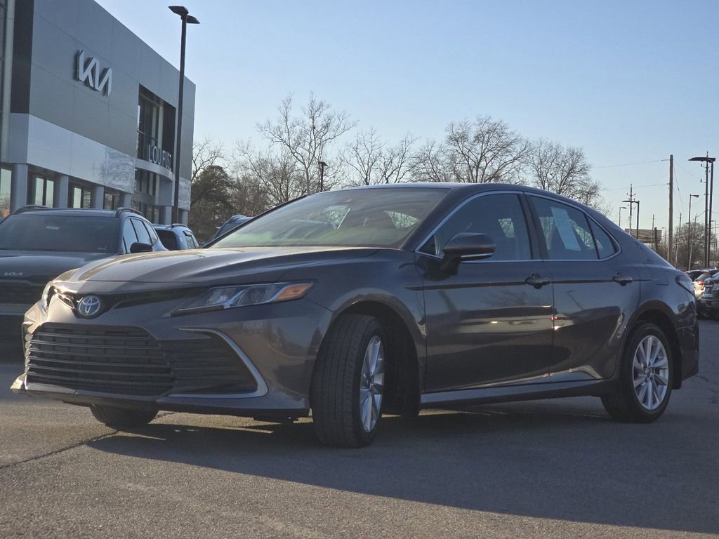 Used 2023 Toyota Camry LE image 9