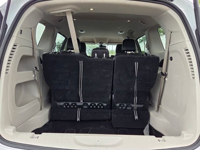 Used 2023 Chrysler Pacifica Touring-L FWD image 14