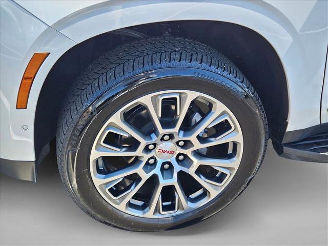 Used 2025 GMC Yukon Denali w/ LPO, Illumination Package AWD/4WD image 22