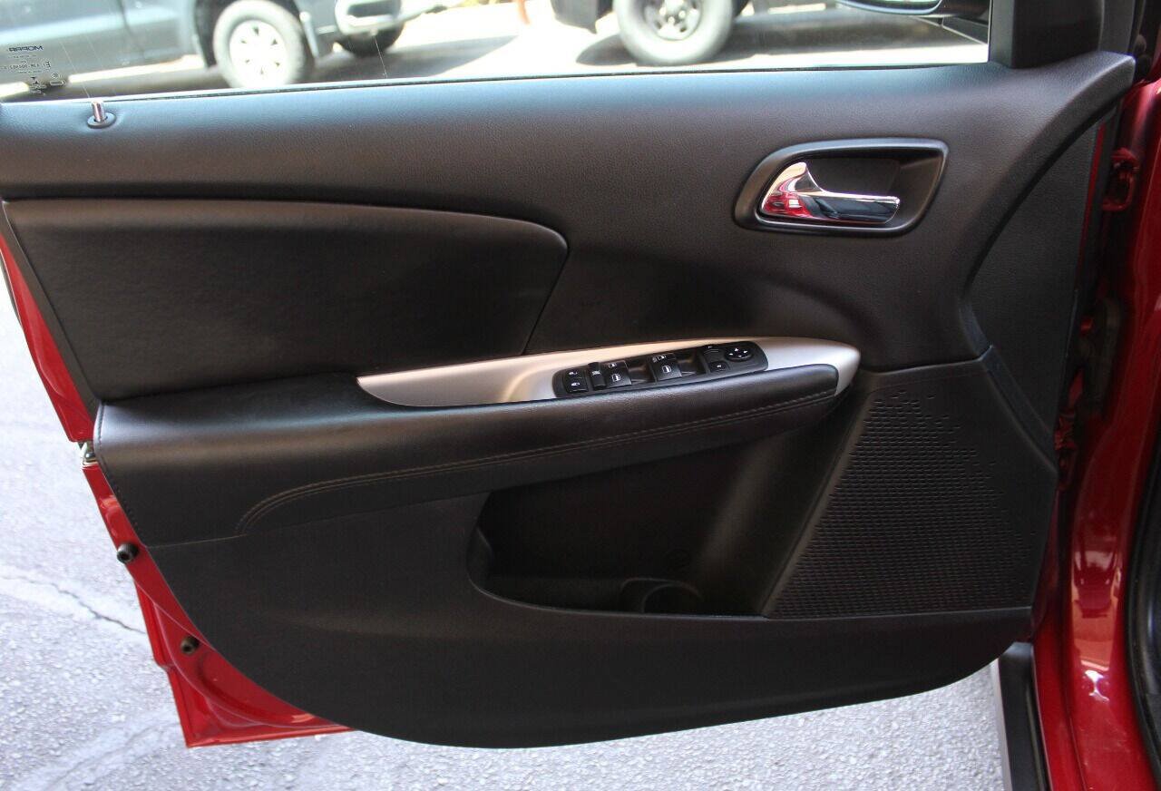 Used 2018 Dodge Journey SE w/ Popular Equipment Group FWD image 17