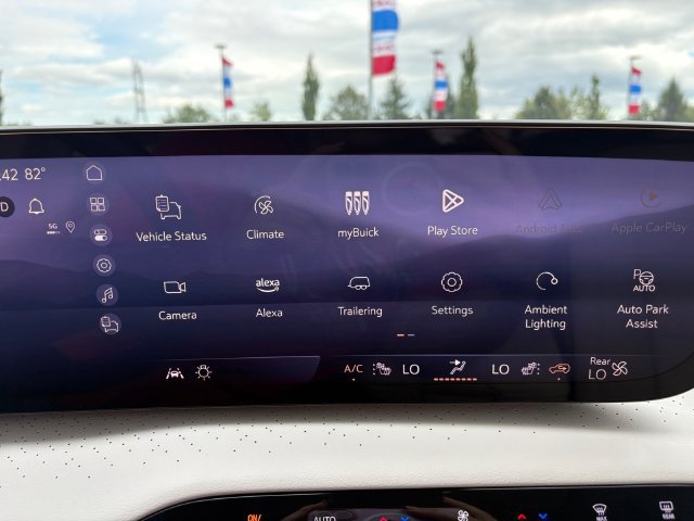Used 2025 Buick Enclave Avenir w/ Super Cruise Package FWD image 22
