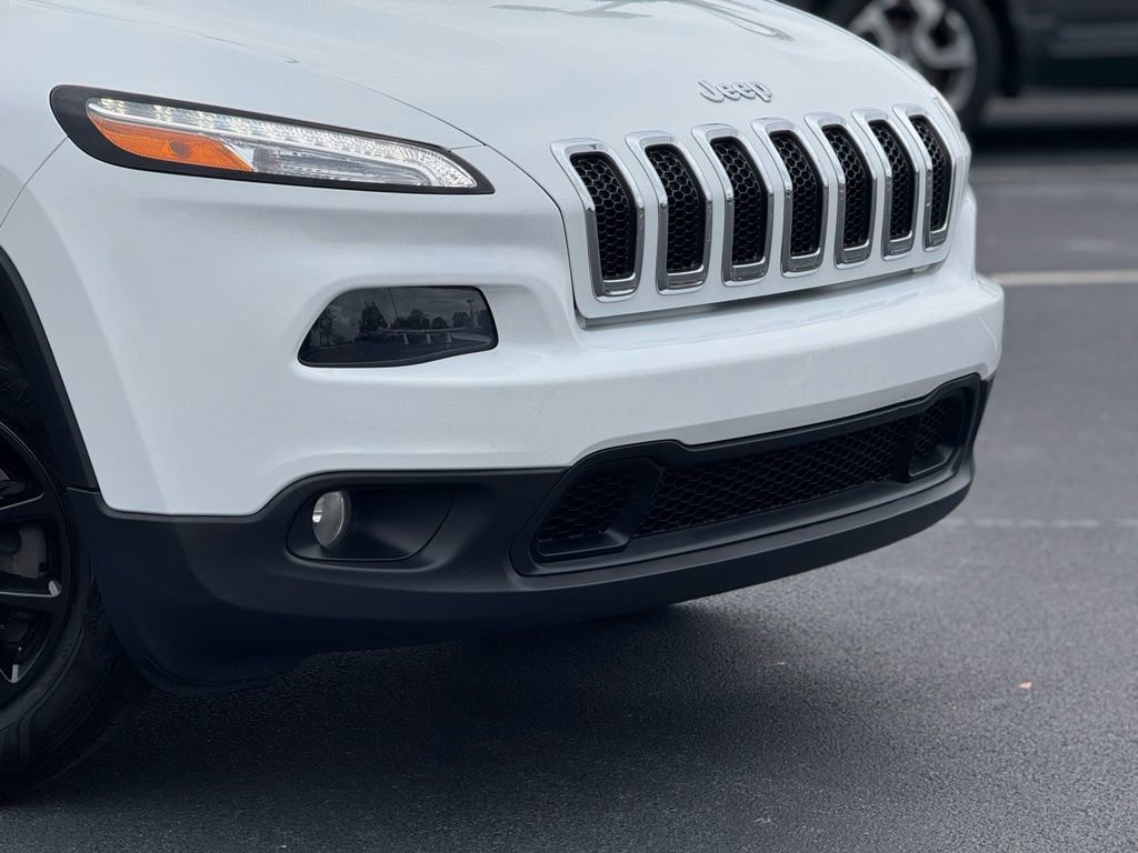 Used 2017 Jeep Cherokee Latitude w/ Cold Weather Group image 7