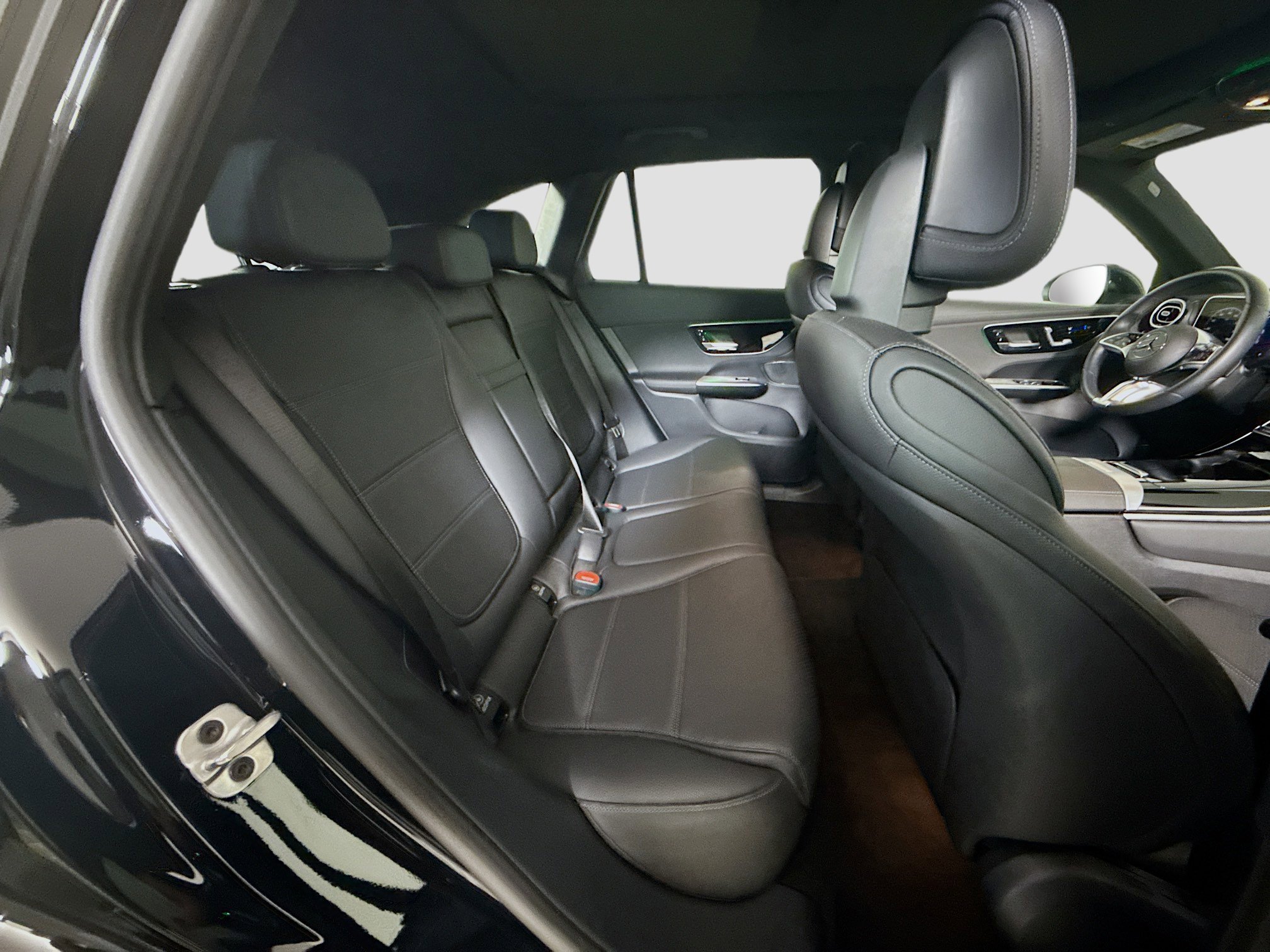 Used 2025 Mercedes-Benz GLC 300 4MATIC image 27